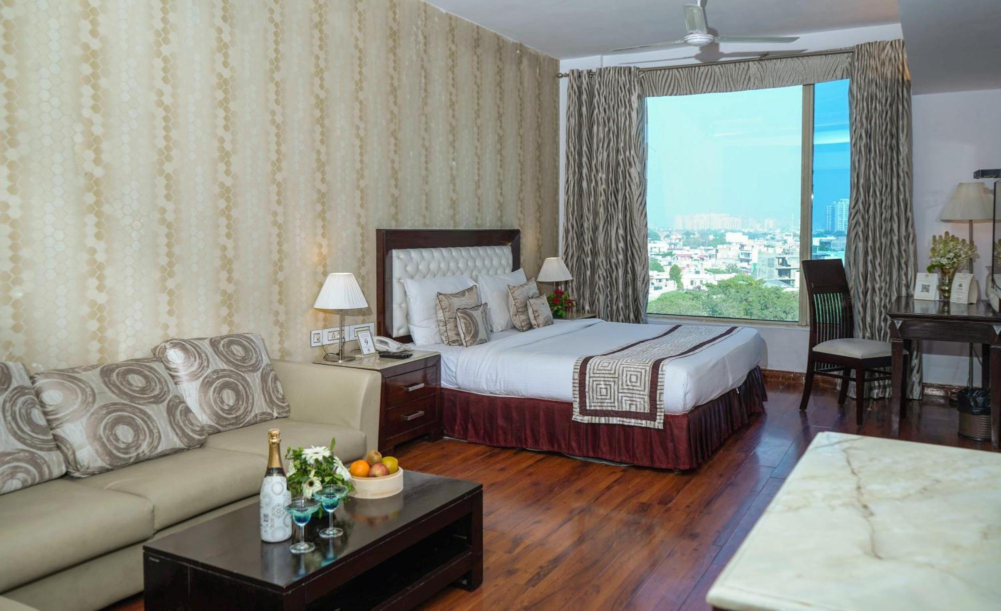 Treehouse Queens Pearl Gurgaon Exterior photo