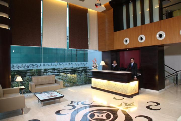 Treehouse Queens Pearl Gurgaon Exterior photo