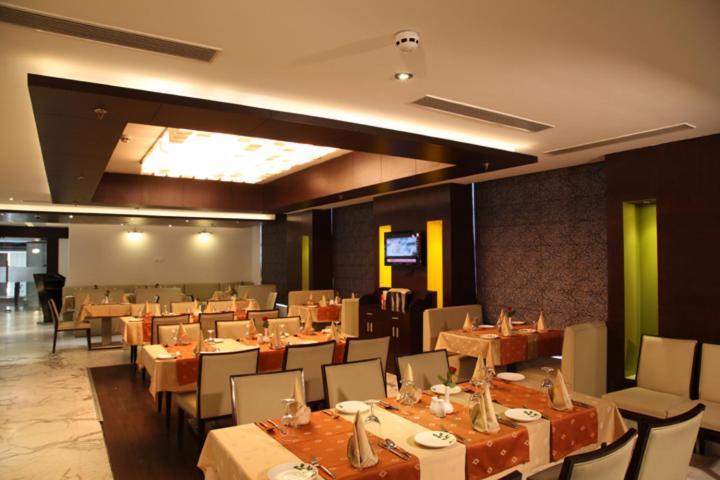 Treehouse Queens Pearl Gurgaon Exterior photo