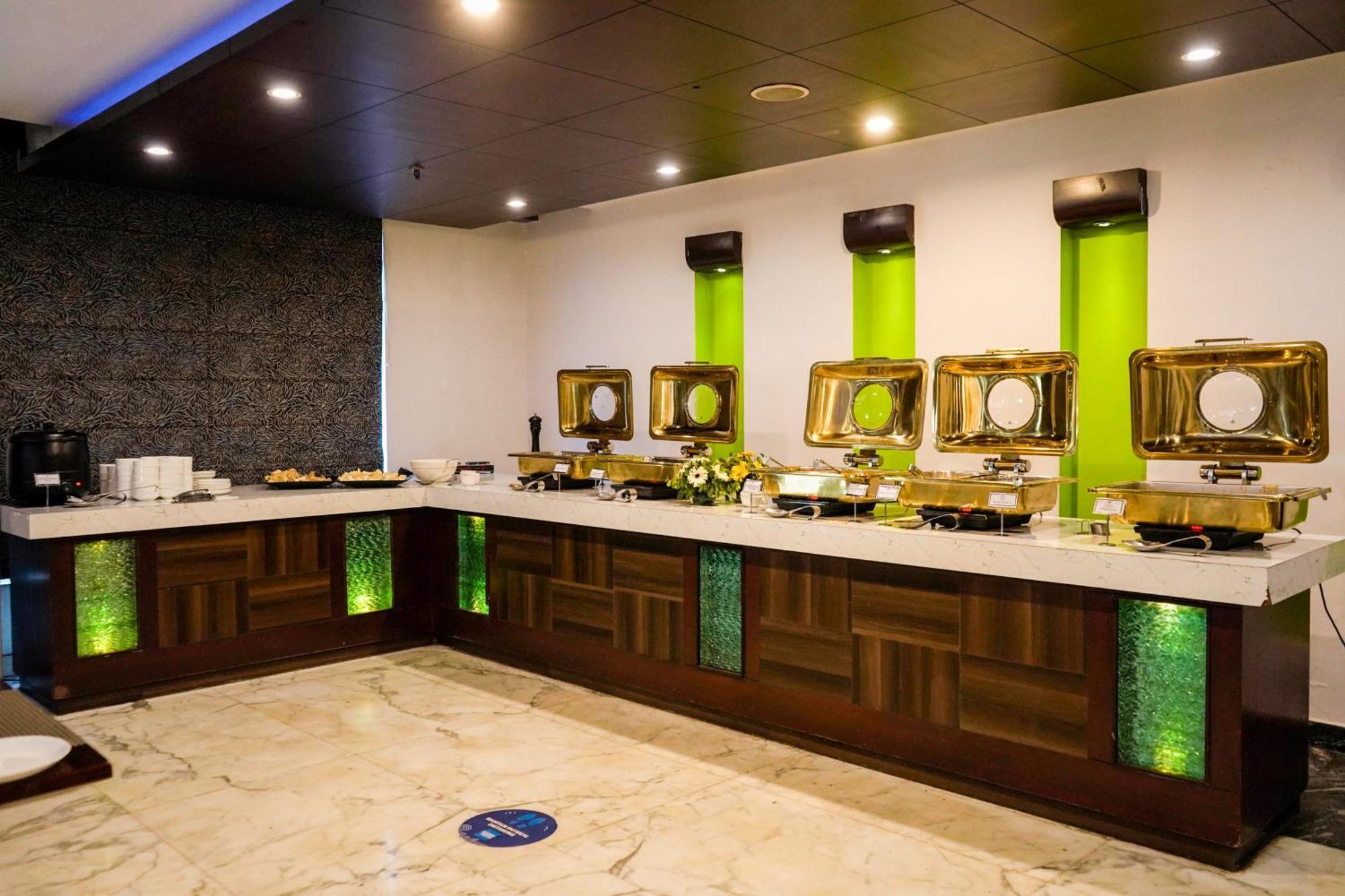 Treehouse Queens Pearl Gurgaon Exterior photo