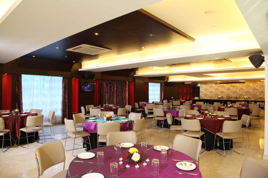 Treehouse Queens Pearl Gurgaon Exterior photo
